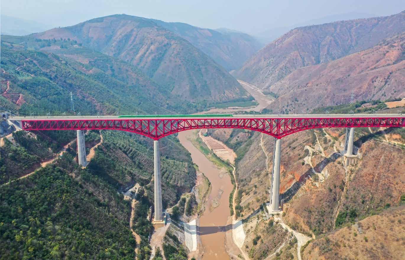 Gran Puente de Yuanjiang sobre un valle